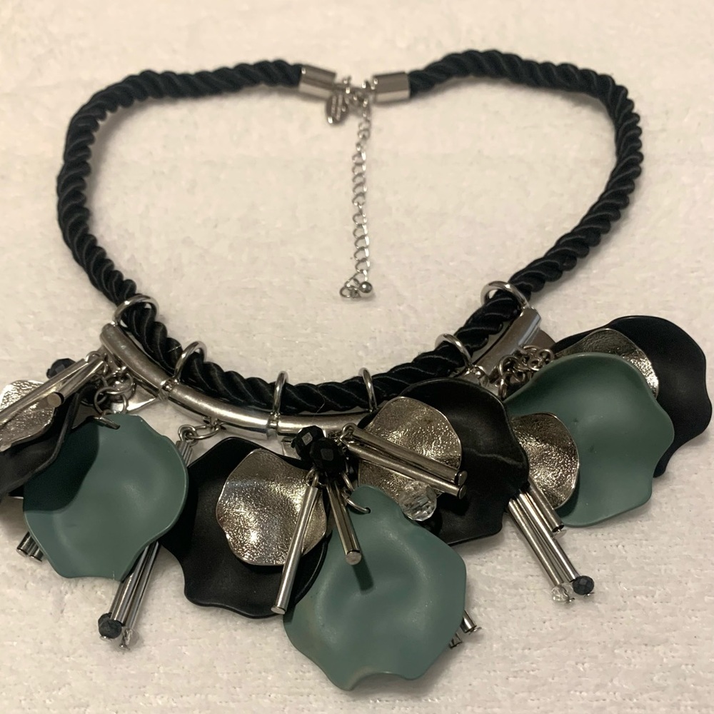 Beautiful Necklace, Ann Taylor, like new - Picture 2 of 4